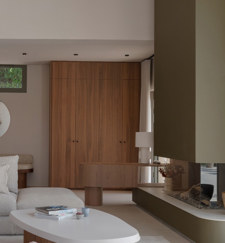 Elle aussi mérite son lot de réflexion, négligée à tord l'entrée est souvent la grande oubliée de nos intérieurs c'est pourtant la zone toute trouvée pour installer des rangements.