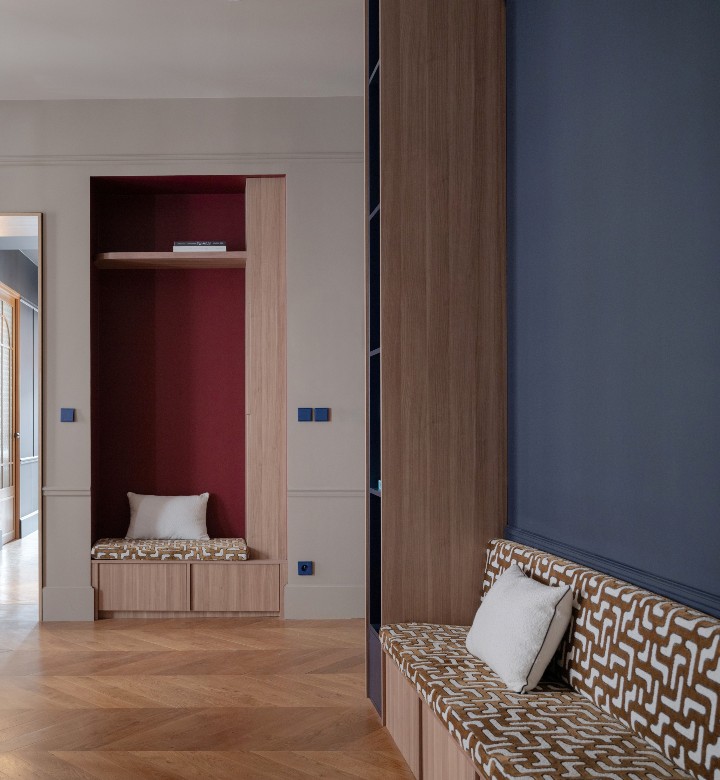 Chaque élément est entièrement personnalisé afin de s'intégrer harmonieusement à l'environnement existant : choix des formes, des couleurs, des matériaux et des finitions.