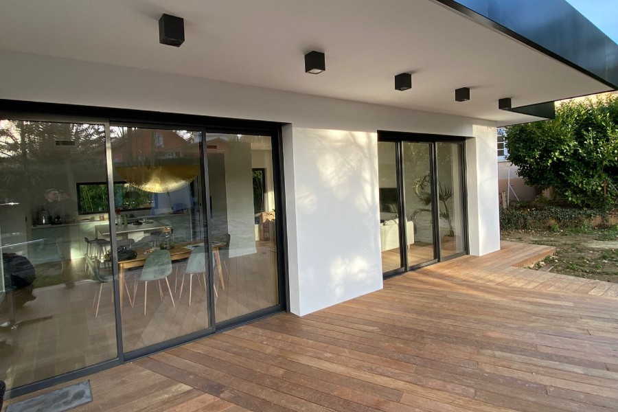 Pose de menuiseries sur mesure noires sablées ral 2100 -Lahay-cailloux sur fontaines - lyon