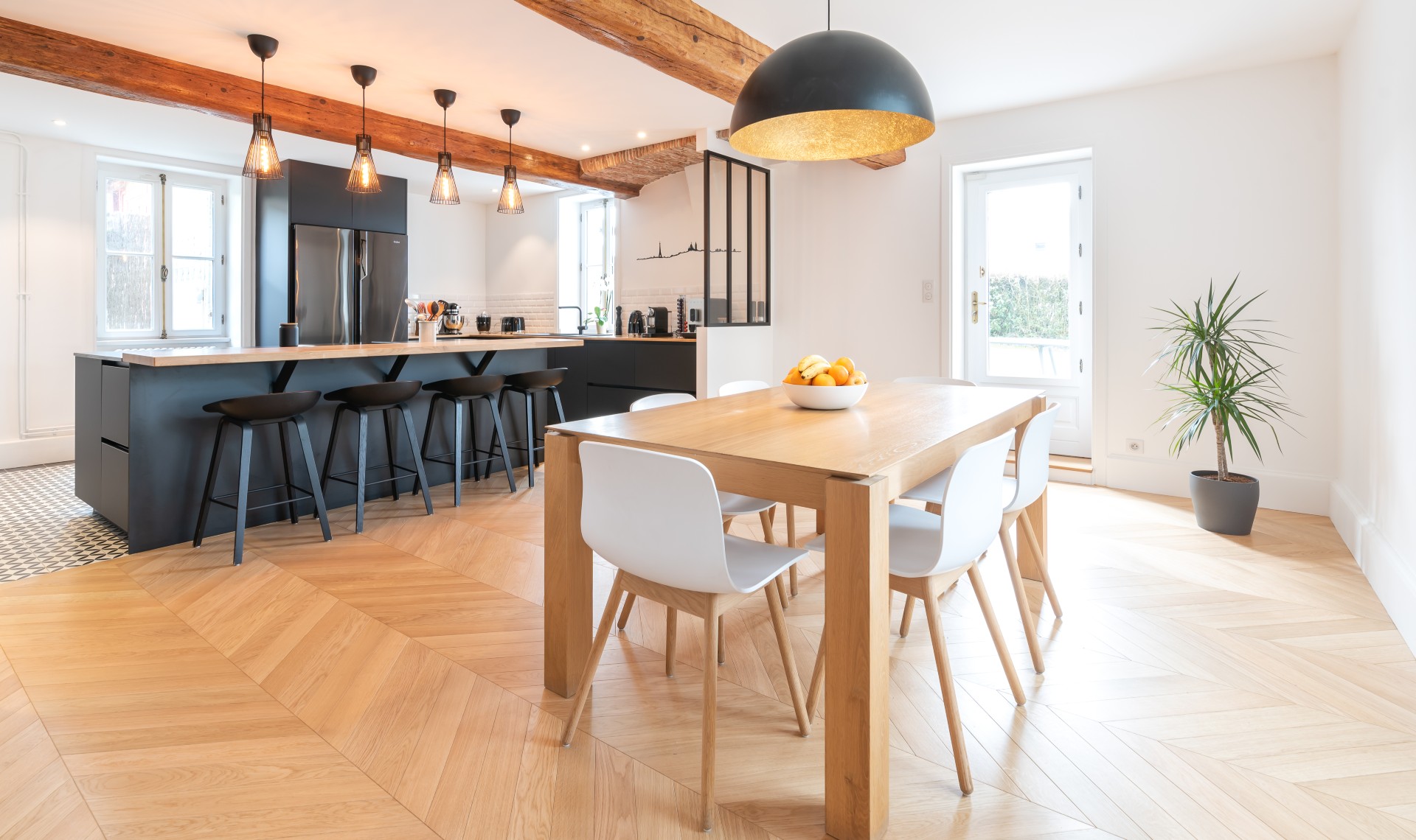 Le parquet chêne posé en point de Hongrie : une beauté authentique sans compromis