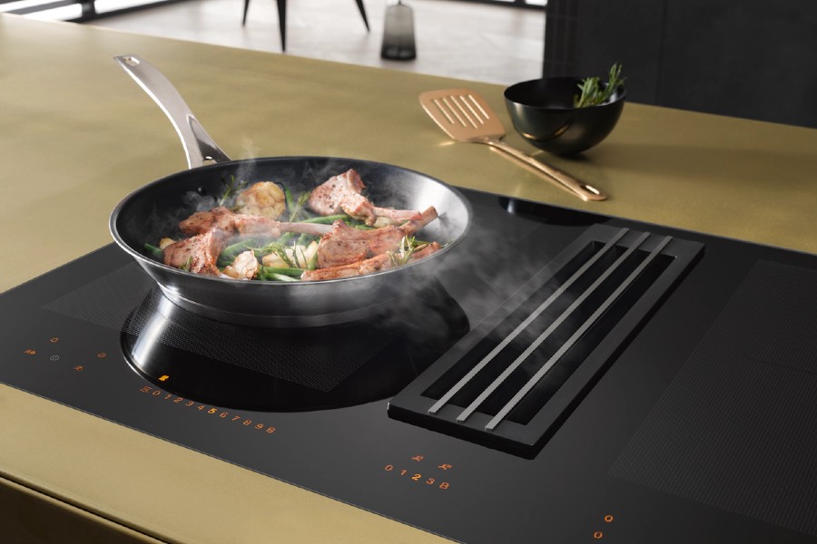 TABLE DE CUISSON A INDUCTION AVEC HOTTE INTEGREE