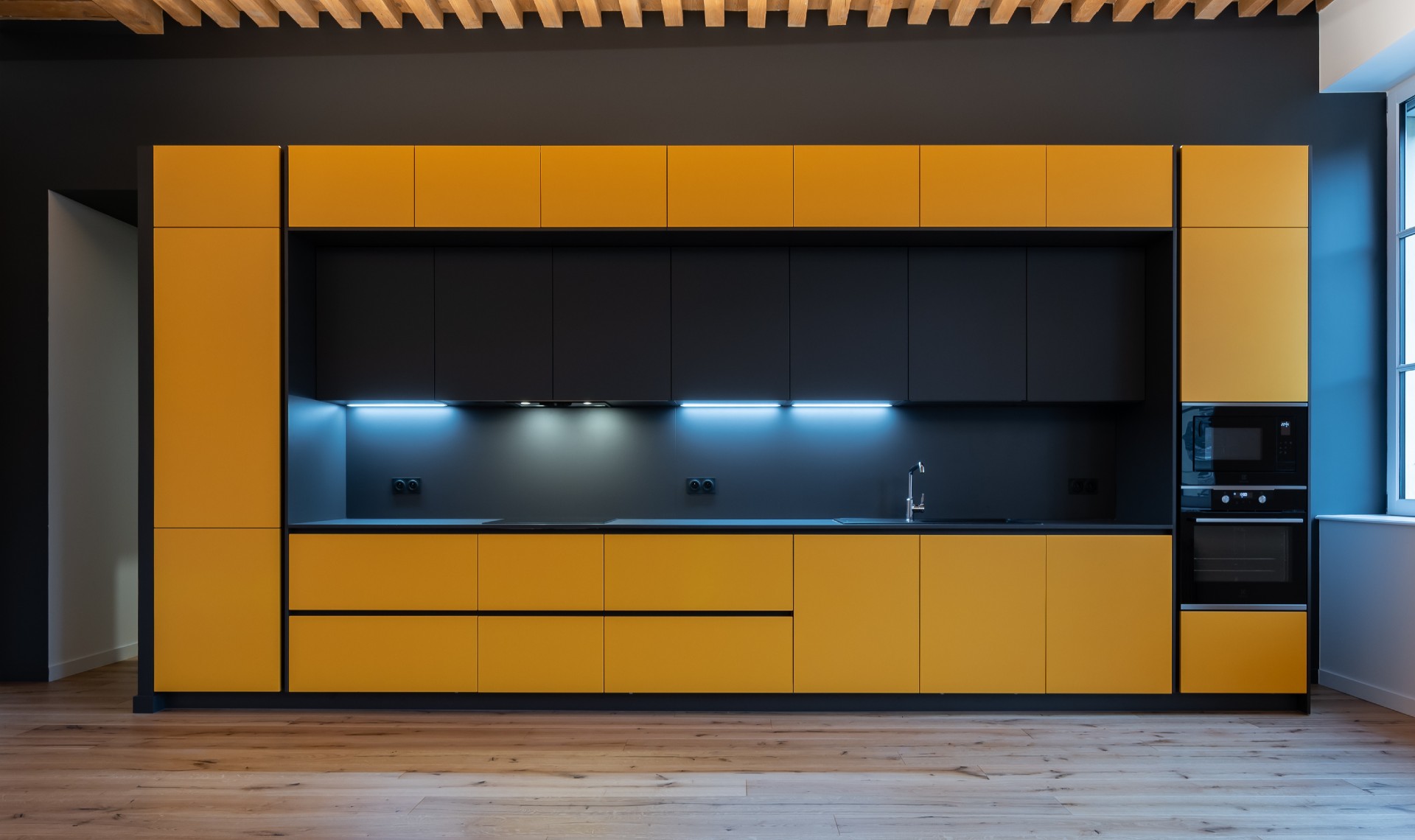 URBAINE CHIC EN JAUNE ET GRIS