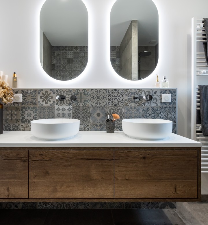 Style et raffinement s'invitent dans cette salle de bains