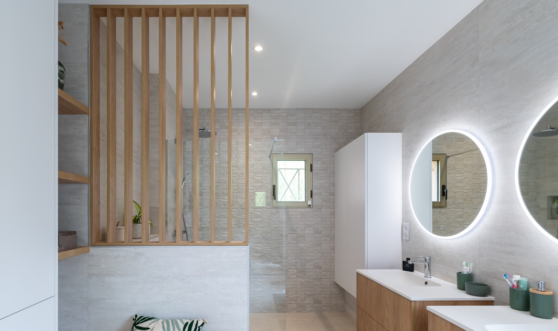 Salle de bains nature, moderne et design