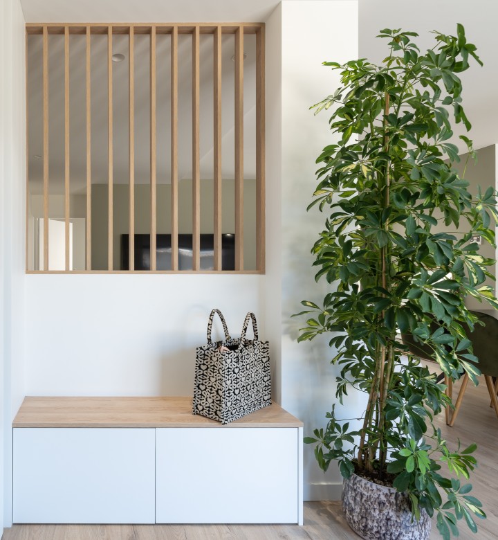 Pour structurer l'intérieur et aménager des espaces plus intimes, vous pouvez opter pour une option déco et lumineuse : le claustra d'intérieur !